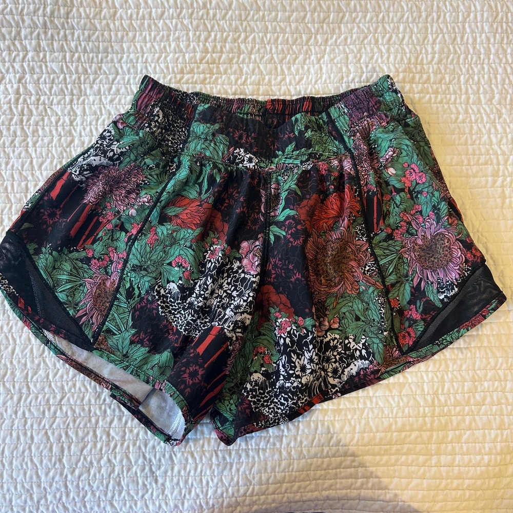 hottie hot lululemon shorts